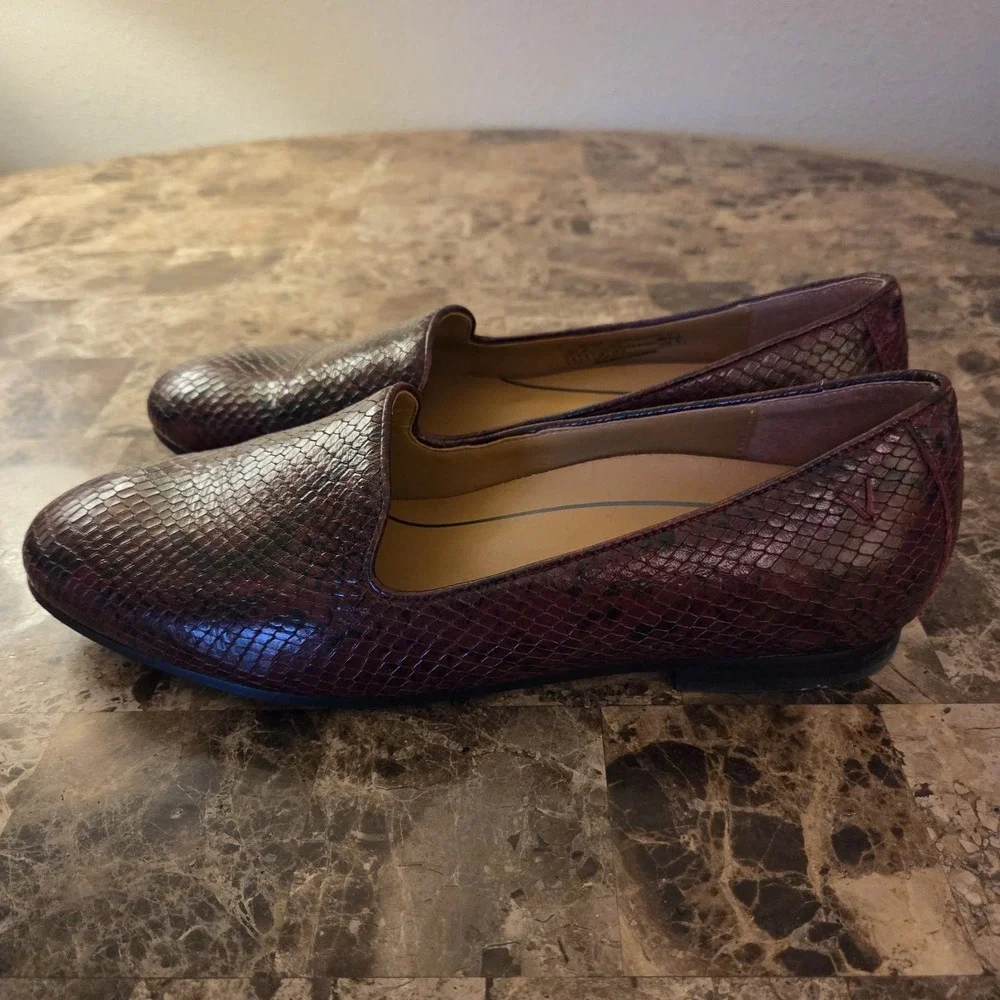 VIONIC sz 8 Willa Boa Snakeskin Print burgundy Leather‎ Loafers Flats shoes